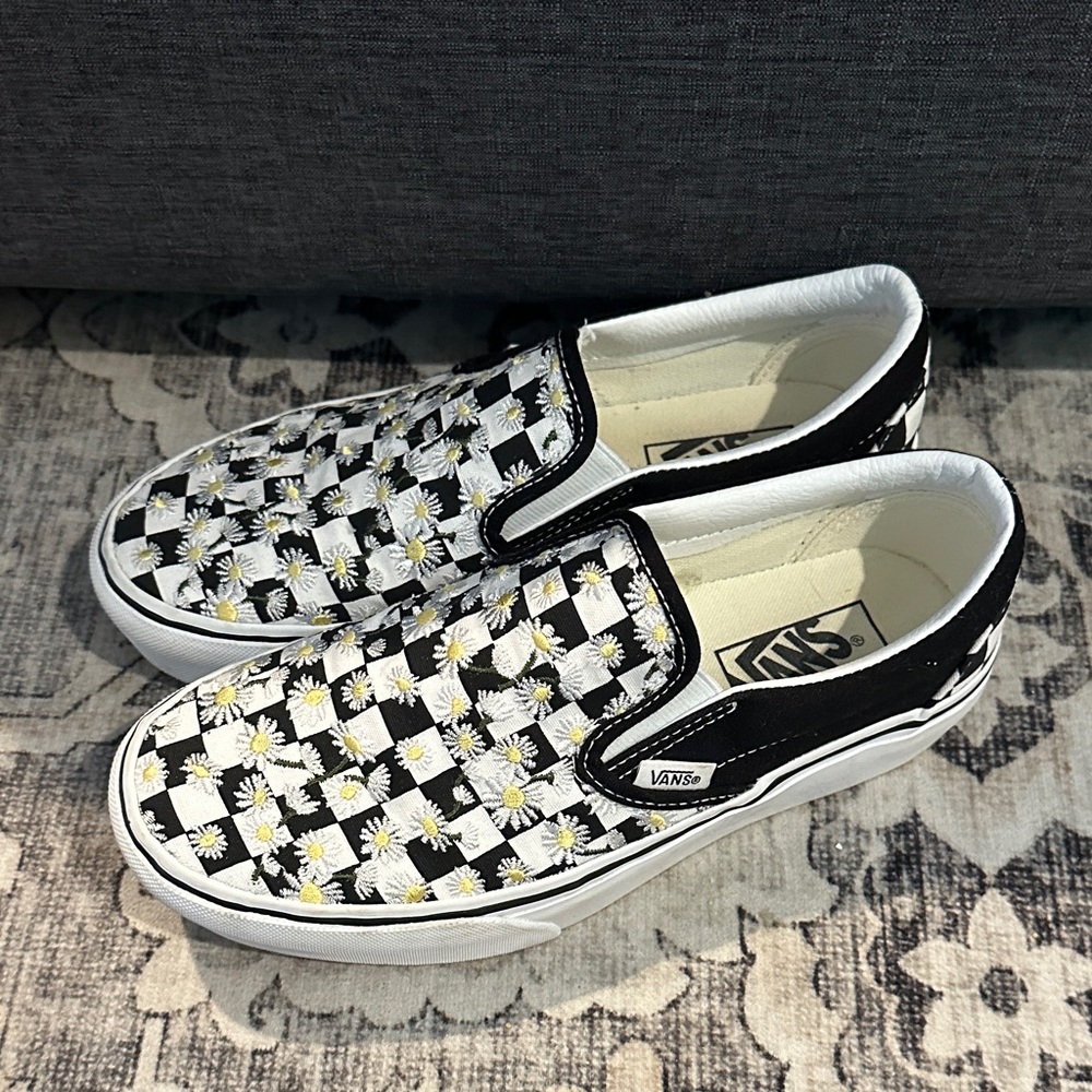 Vans Women’s PlatformSlip-On Checkerboard with Daisy Print - Black/White/Yellow